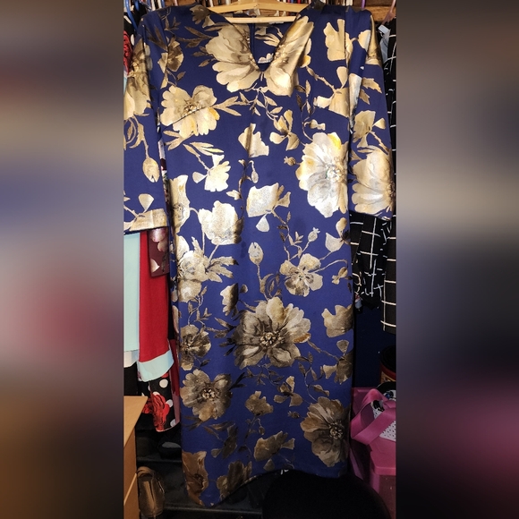 Weslee Rose Dresses & Skirts - Floral Silver Foil and Blue Midi 3/4 Sleeve Dress
